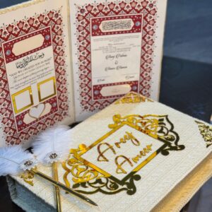 Offwhite & beidge booklet with box wit 2 metal pens added