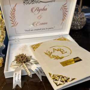 Offwhite & beidge booklet with box with 1 pen